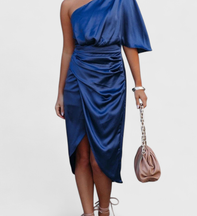 Rochie Danica Plină cu Siluetă Elegantă și Veșnică